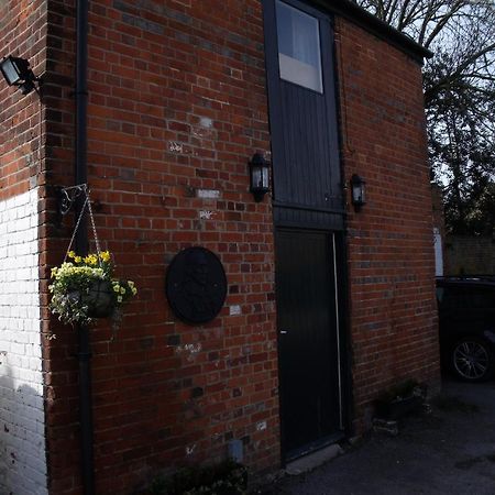 Berties Hotel Romsey Buitenkant foto