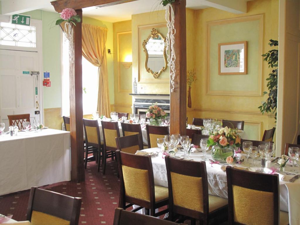Berties Hotel Romsey Buitenkant foto